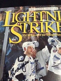 1ère Édition Tampa Bay Lightning Magazine Lightning Strikes Signé Hockey 1992