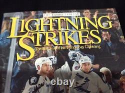 1ère Édition Tampa Bay Lightning Magazine Lightning Strikes Signé Hockey 1992