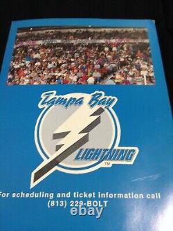 1ère Édition Tampa Bay Lightning Magazine Lightning Strikes Signé Hockey 1992