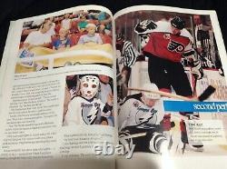 1ère Édition Tampa Bay Lightning Magazine Lightning Strikes Signé Hockey 1992