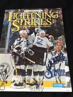 1ère édition Tampa Bay Lightning Magazine Lightning Strikes signé Hockey 1992