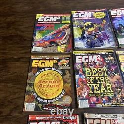 EGM2 Lot de 21 magazines 1994-98 et années 2000 et 7 guides stratégiques EGM