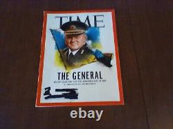 Lot de 8 magazines comprenant Time, le numéro général sur la guerre en Ukraine/Russie