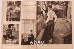 Magazine Life 7 décembre 1953 Audrey Hepburn Ce qui rend Audrey charmante Années 1950