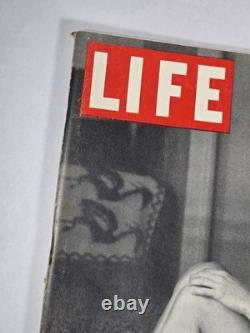 Magazine Life 7 décembre 1953 Audrey Hepburn Qu'est-ce qui rend Audrey charmante Années 1950